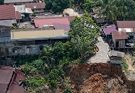 AMBLES DITELAN MAHAKAM: Jalan Desa Batuq Putus Total, Pemkab Kukar Diduga Abaikan Bencana dan Tabrak Undang-Undang!